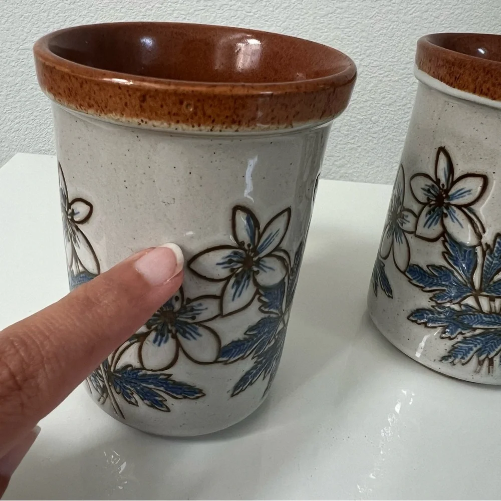 Vintage Ashdale Pottery England‎ Stoneware Pair Of Mugs Floral Blue Flowers